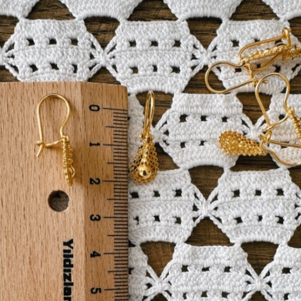 Sırma Vintage Küpe – Işıltının Zamansız Hali