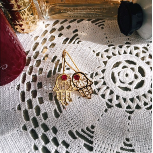 Fatma Ana’nın Eli Garnet Taşlı Küpe