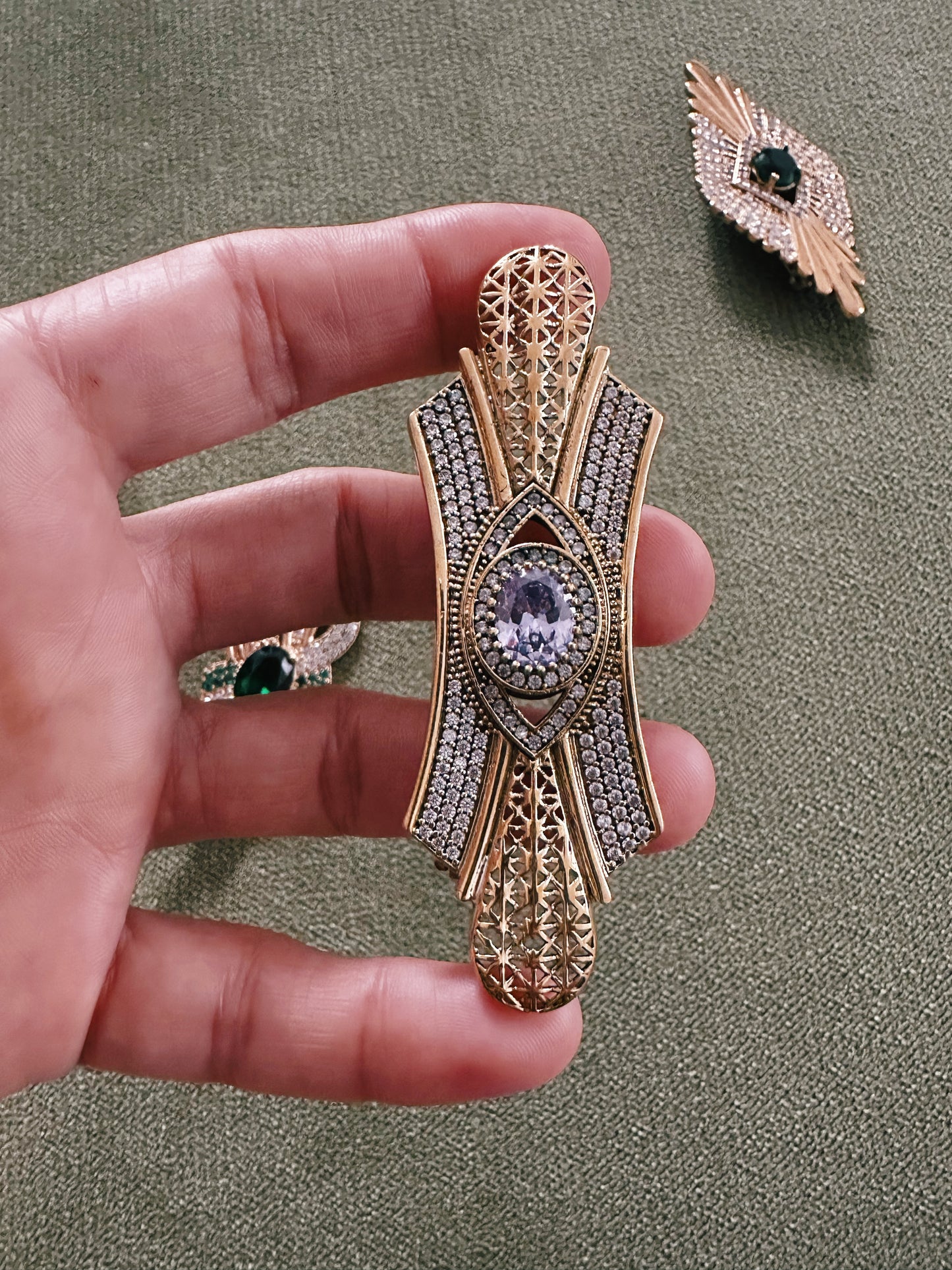 Vintage Taşlı Süs İğnesi