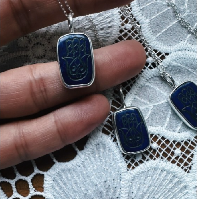 Nazar Eli – Lapis Lazuli Taşlı Özel Tasarım Kolye